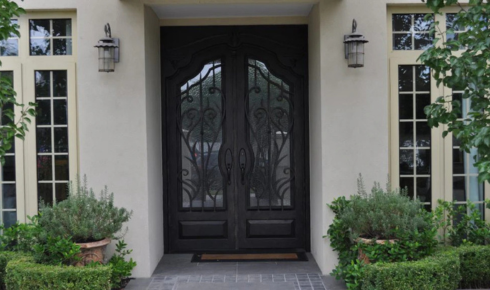 A Door That Does More: Why Iron Is Making a Comeback in Modern Entryways